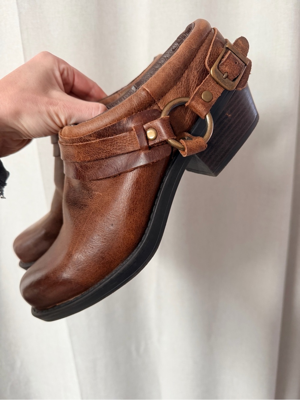 Cabela’s Leather Clog Mules with Brass Ring Detail